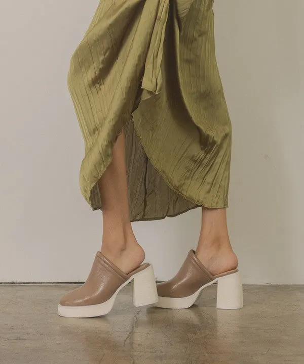 Ava - Platform Clogs