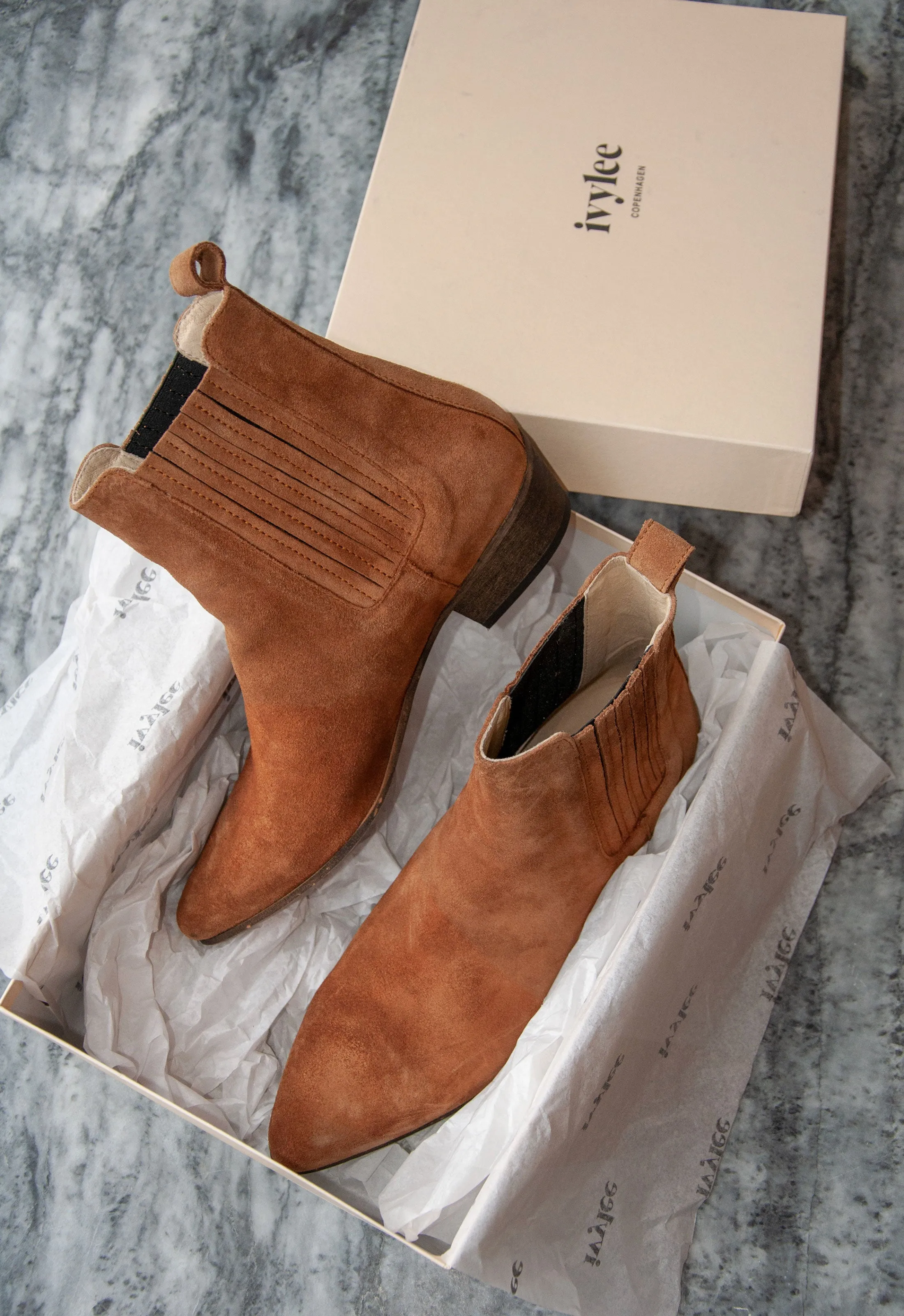 Bailey Suede - Dark Tan