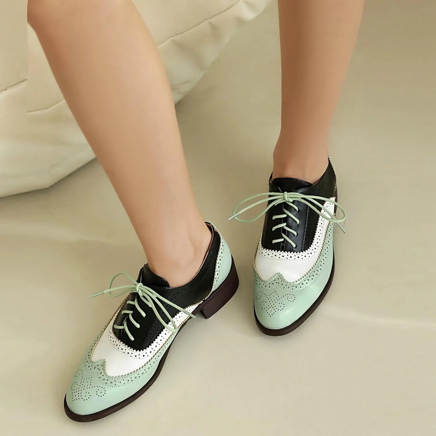 Betastella Womens Lace Up Wingtip Oxford Shoes Vintage Brogue Oxfords Round Toe Chunky Low Heel Pumps Shoes