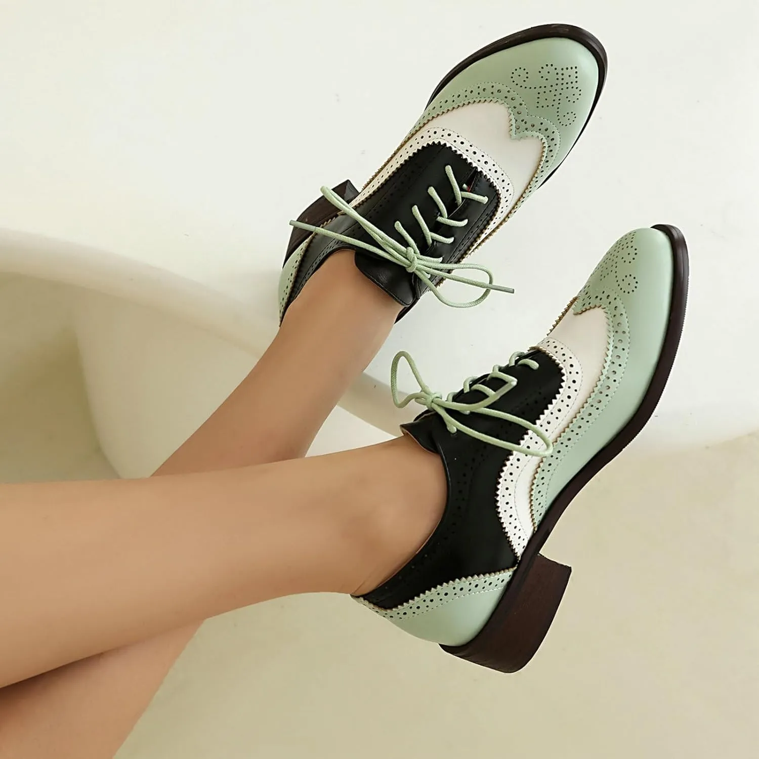 Betastella Womens Lace Up Wingtip Oxford Shoes Vintage Brogue Oxfords Round Toe Chunky Low Heel Pumps Shoes