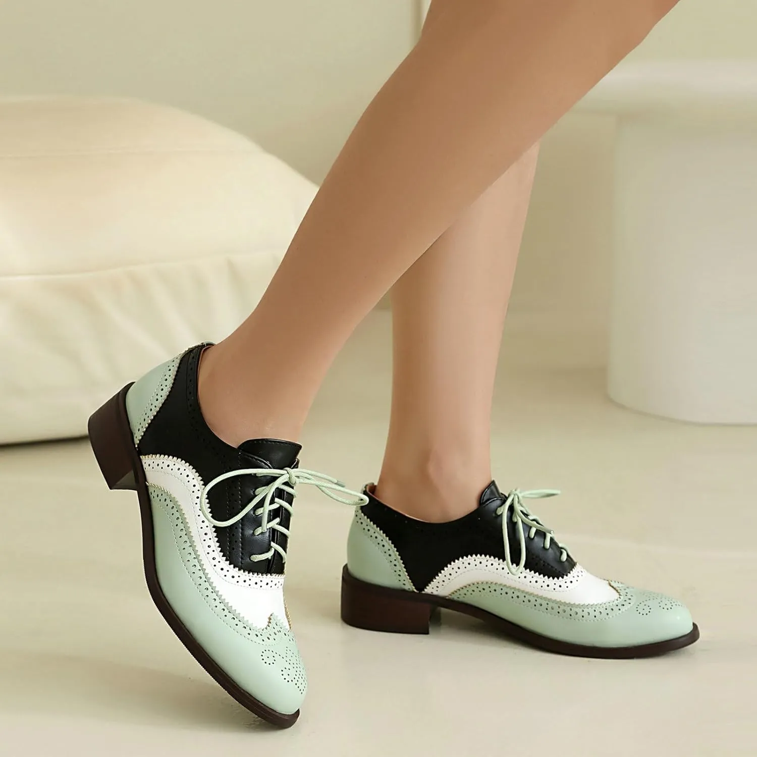 Betastella Womens Lace Up Wingtip Oxford Shoes Vintage Brogue Oxfords Round Toe Chunky Low Heel Pumps Shoes