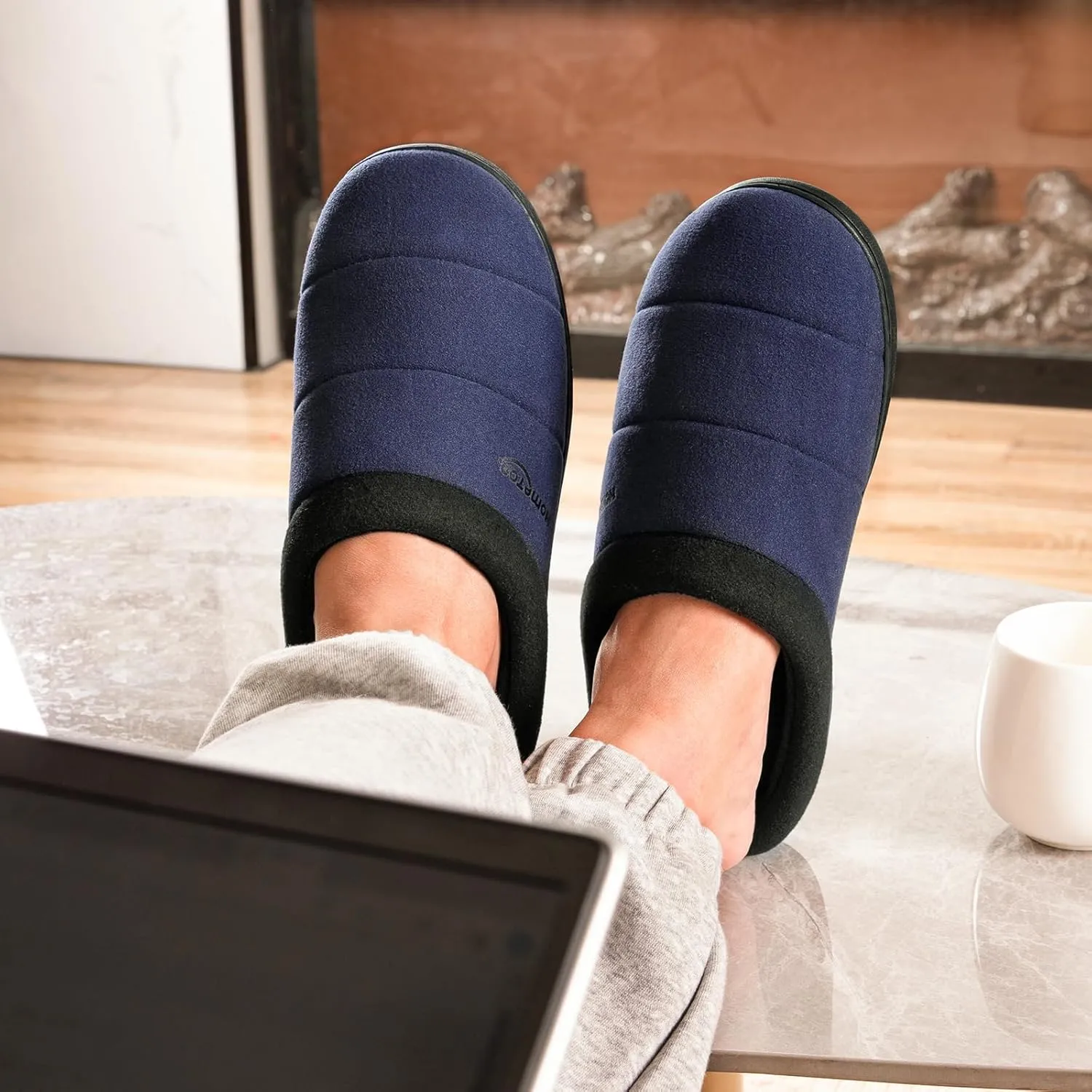 HomeTop Men's Quilted Slippers Cozy Soft Non-Slip De Velvet Memory Foam House Shoes