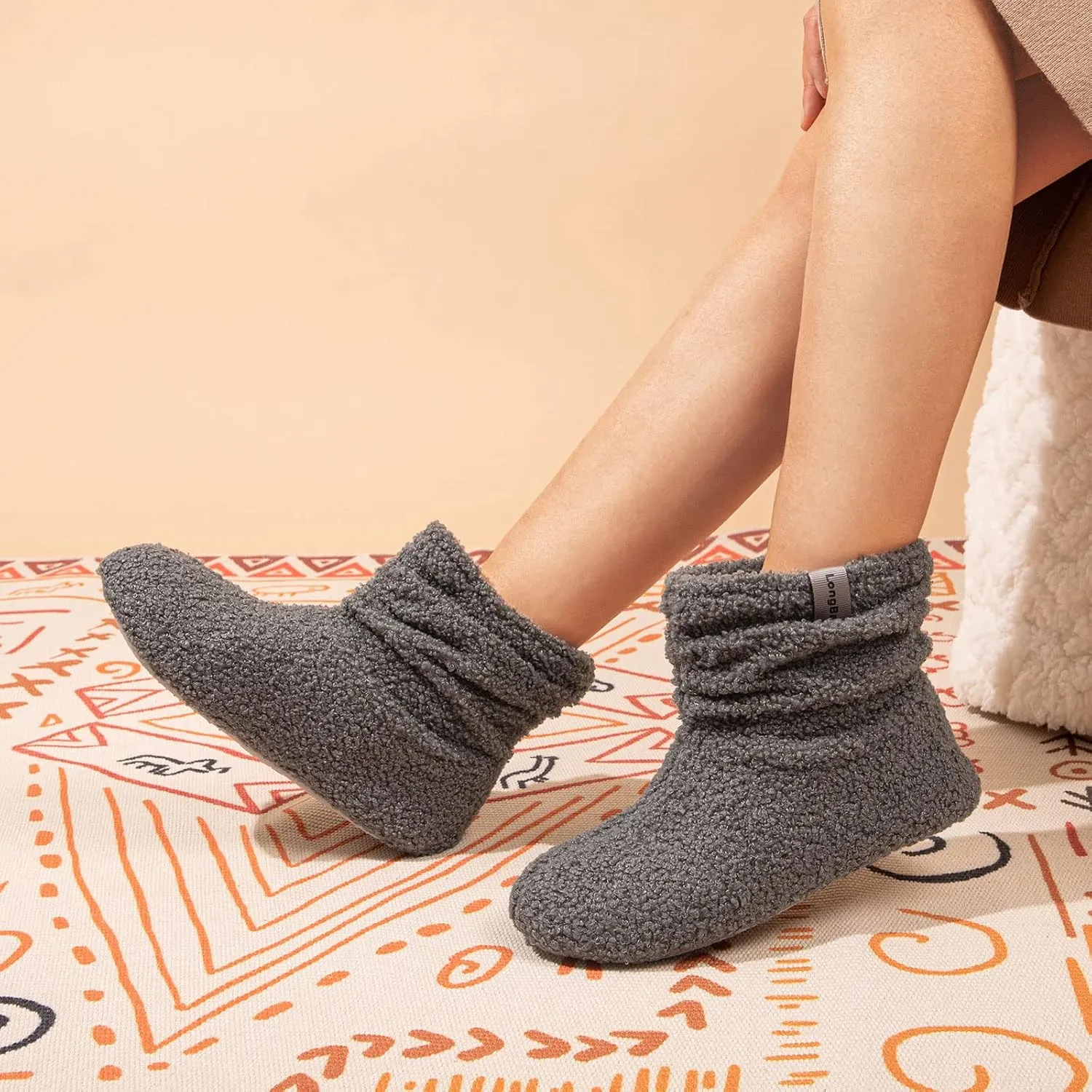 LongBay Women’s Warm Curly Fur Bootie Slippers Comfy Plush Fleece Boots Memory Foam House Shoes