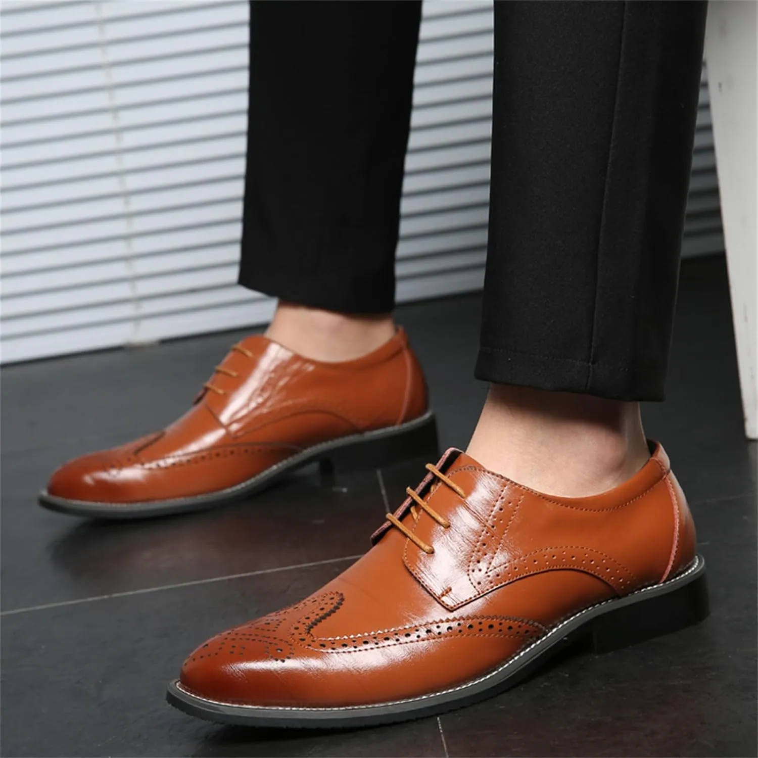 Men's Classic Leather Formal Business Oxford Wingtip Lace Up Retro Casual Dress Shoes for Men Comfortable