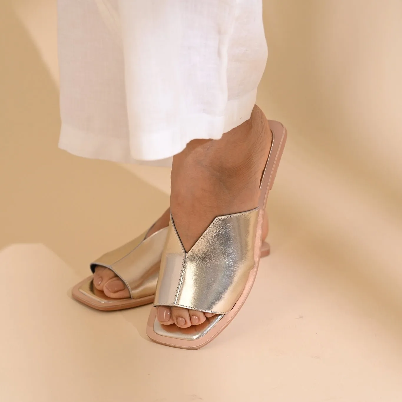 Metallic V Mule
