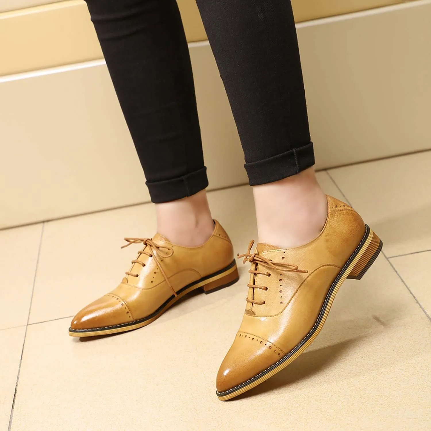 Mona flying Women's Pointed Toe Oxfords Brogue Retro Lace up Leather Work Shoes for Ladies