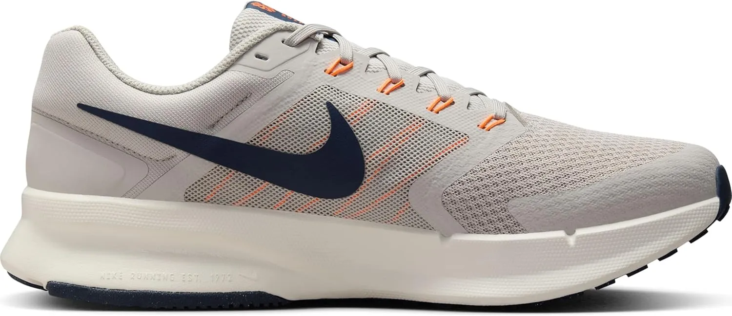 NIKE Men's Sneaker