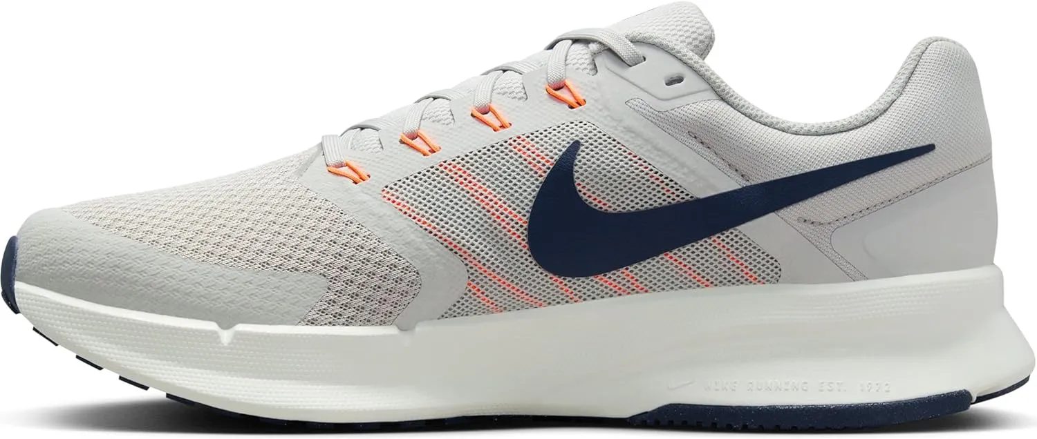 NIKE Men's Sneaker