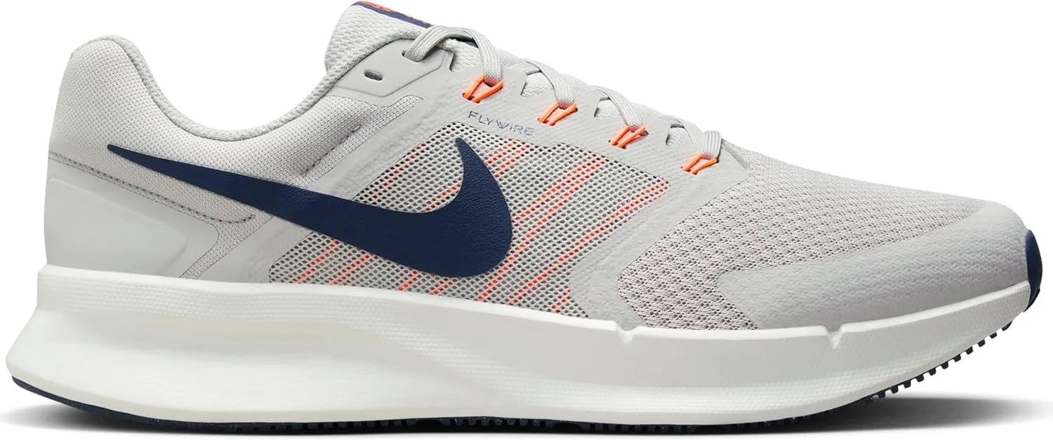 NIKE Men's Sneaker