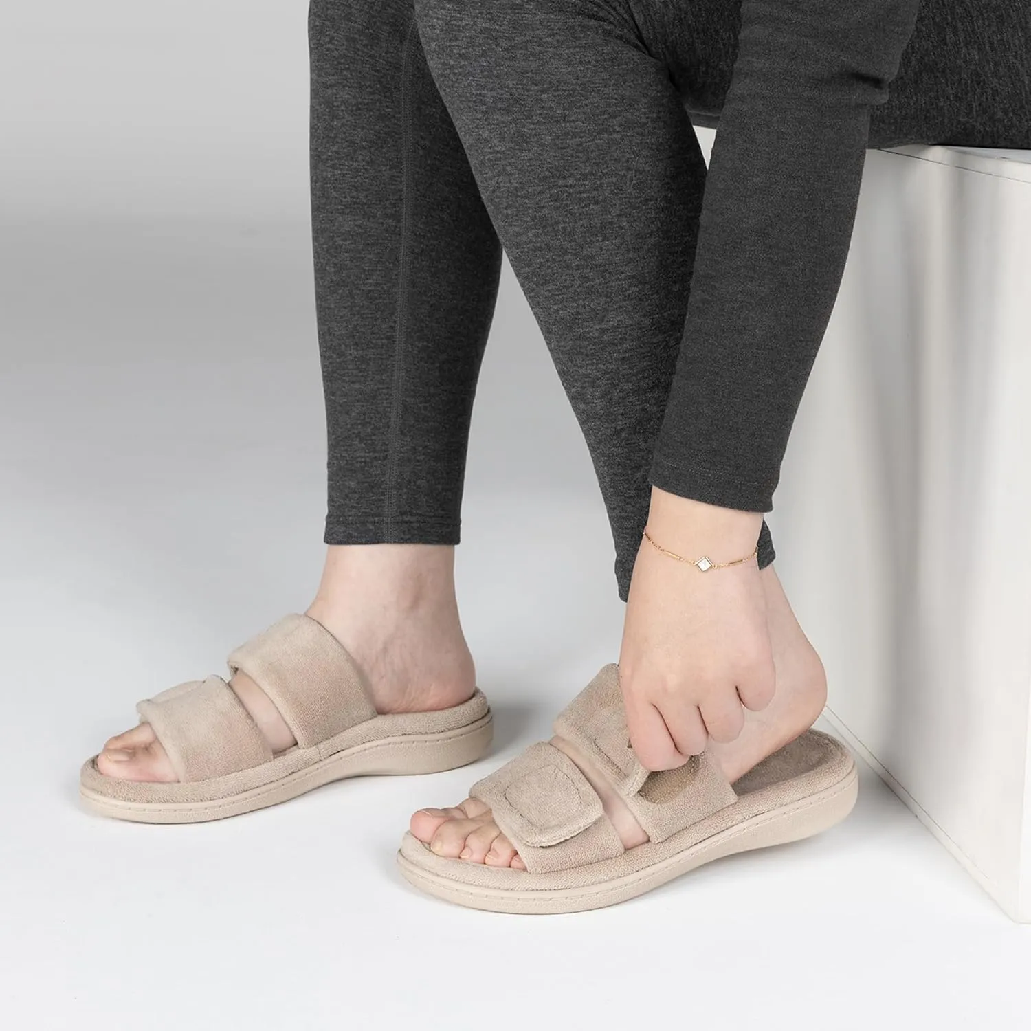 RockDove Women's Dual-Strap Adjustable Slipper with Arch Support