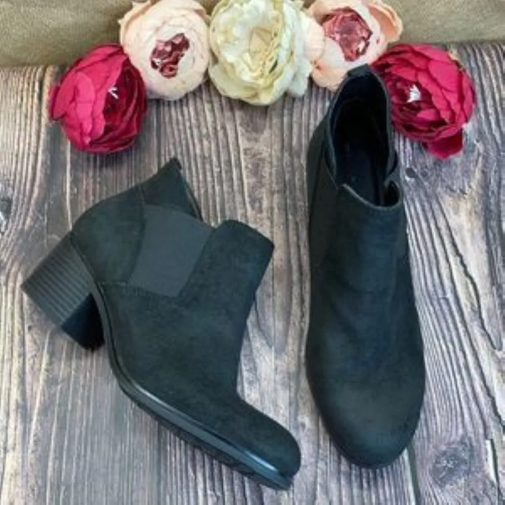 Rockport Black Suede Danii Chelsea Block Heel Booties 8.5M