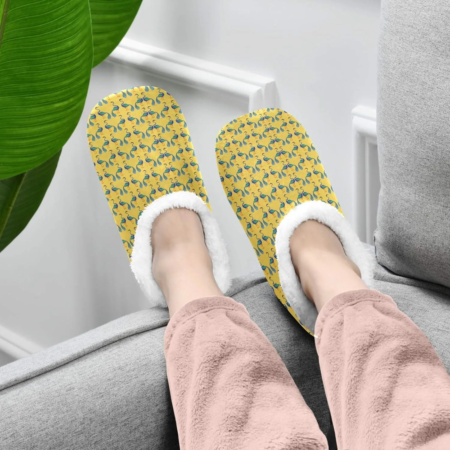 Winter House Slippers for Women/Men with Seamless Clover Element Cozy Fleece Slippers