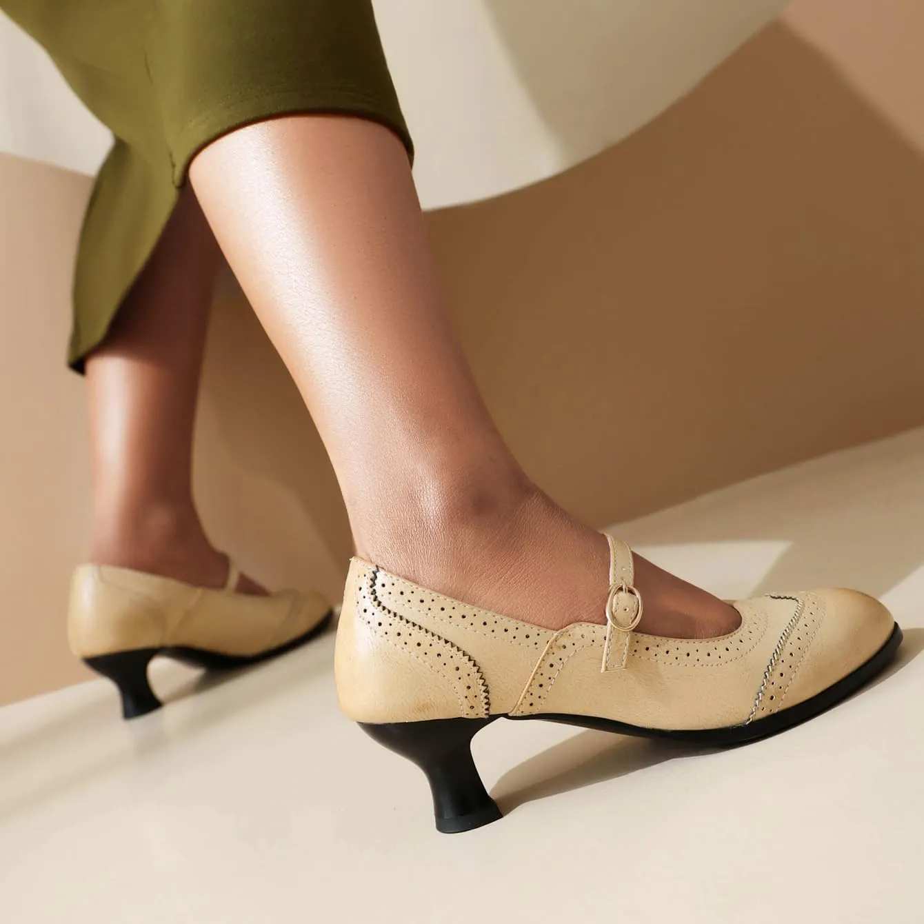 Women's Wingtip Mary Jane Low Kitten Heel Vintage Chunky Heels Ankle Strap Closed Round Toe Pumps Oxford Brogue Work Dress Shoes