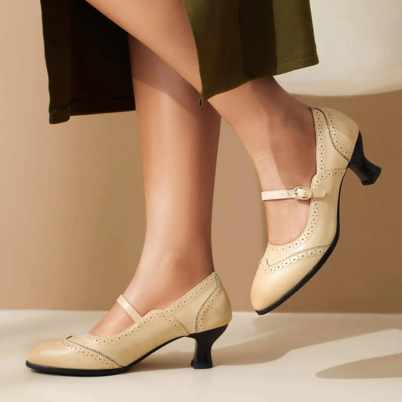Women's Wingtip Mary Jane Low Kitten Heel Vintage Chunky Heels Ankle Strap Closed Round Toe Pumps Oxford Brogue Work Dress Shoes