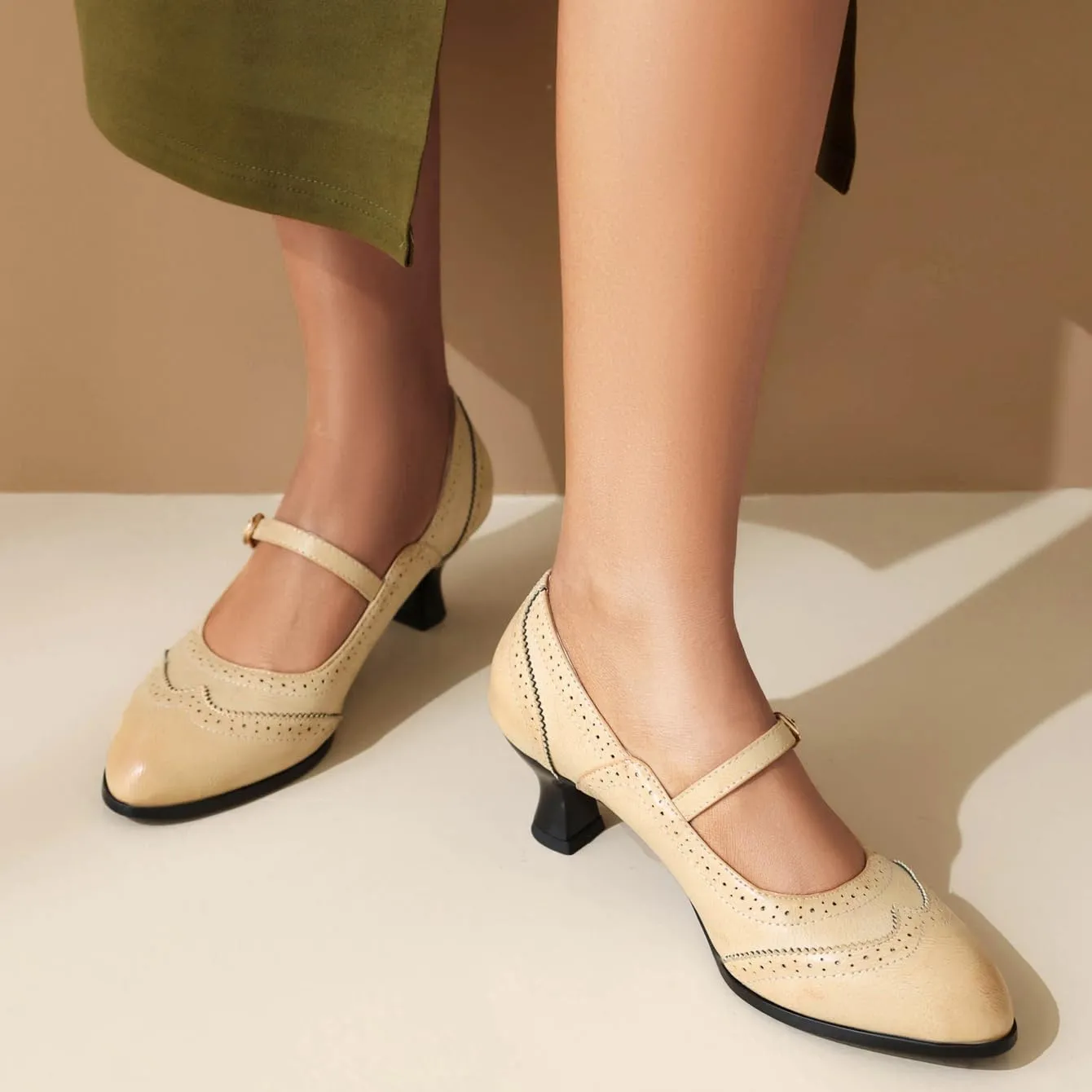 Women's Wingtip Mary Jane Low Kitten Heel Vintage Chunky Heels Ankle Strap Closed Round Toe Pumps Oxford Brogue Work Dress Shoes