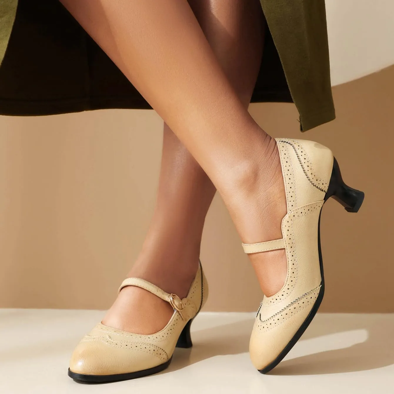 Women's Wingtip Mary Jane Low Kitten Heel Vintage Chunky Heels Ankle Strap Closed Round Toe Pumps Oxford Brogue Work Dress Shoes