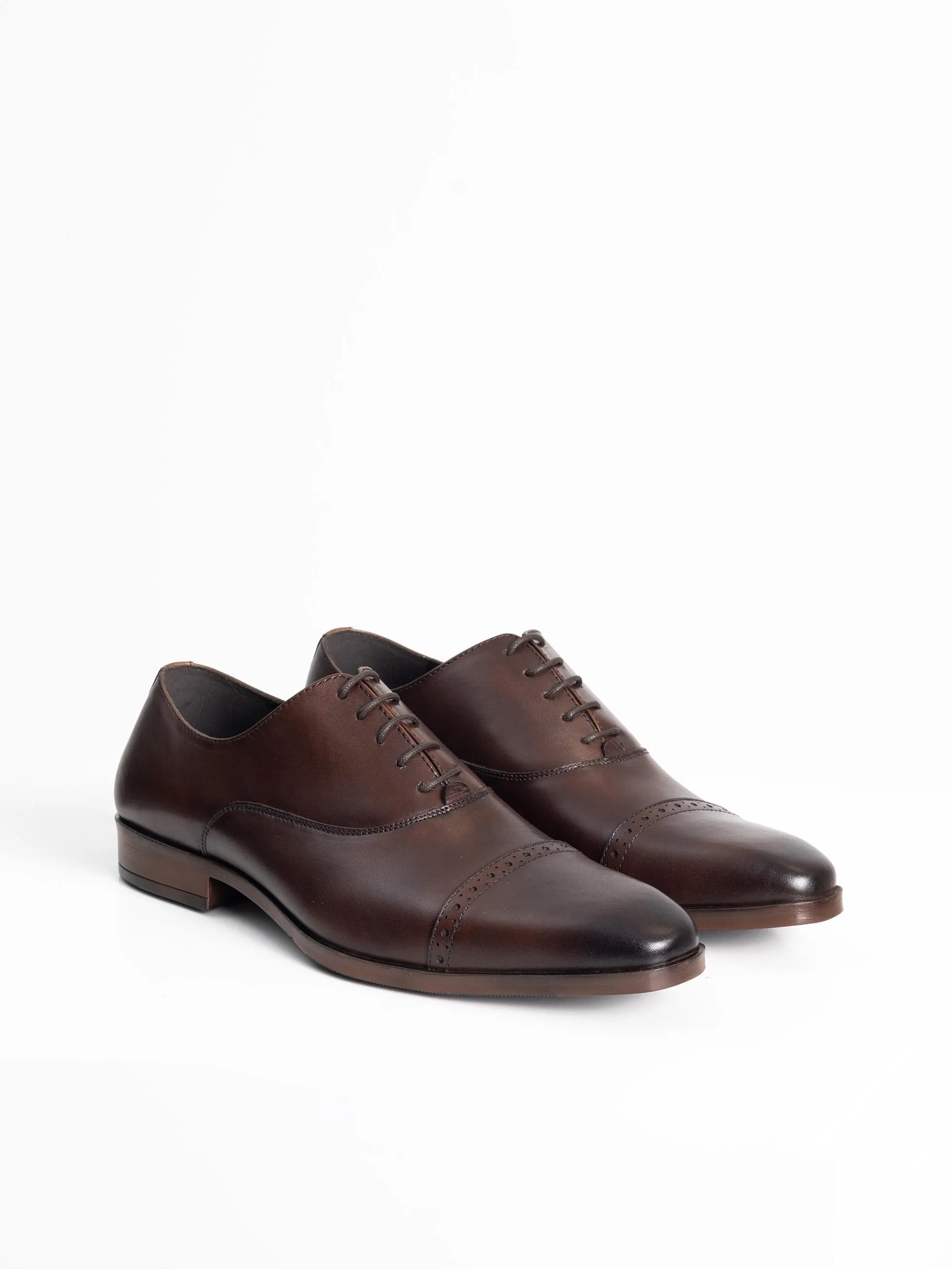 ZAPATO OXFORD QUARTER BROGUE MARRÓN OSCURO